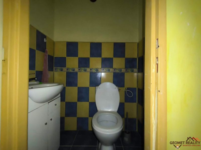 toaleta s umyvadlom mytna.jpg